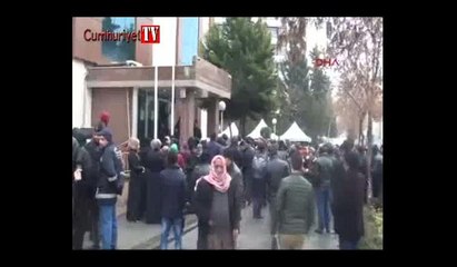 Gaziantep'te Suriyelilerin geçici ikamet izdihamı