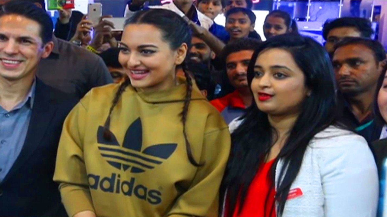 SONAKSHI SINHA Attends Asia's Largest & Best Show | Bodybuilding And Fitness Event