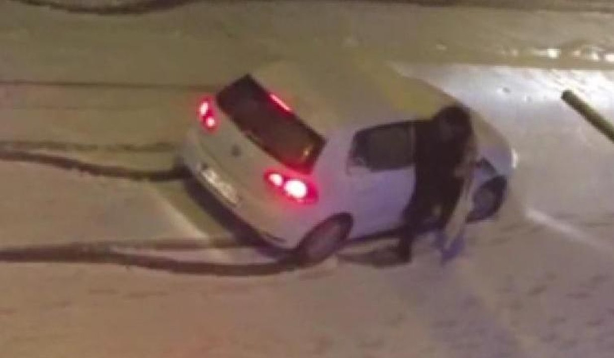 Kayan aracı durdurmaya çalışırken ölümden döndü