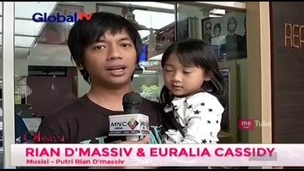 Rian D'Massive Luangkan Waktu dengan Nyalon bersama Anak