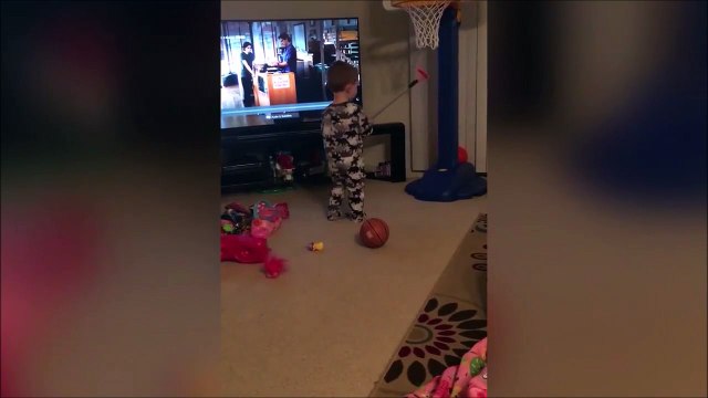 Quand ton swing est bien trop puissant! Télé cassée!