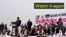 केजरीवाल को जूता मारा  - Shoe Hurled at Arvind Kejriwal