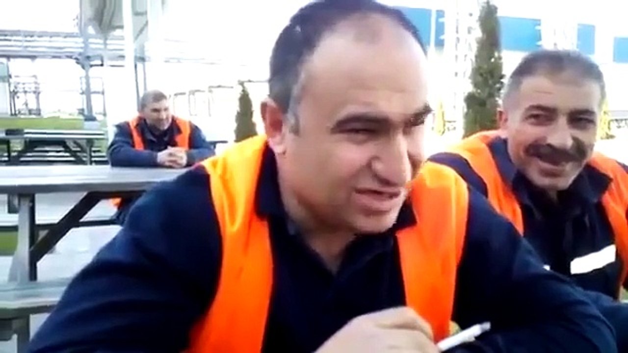 Askerde Yediği Dayağı Sanatsal Bir Şekilde Anlatan Adam