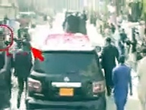 Bilawal Bhutto's guard thrashes journalist for coming in way of his protocol