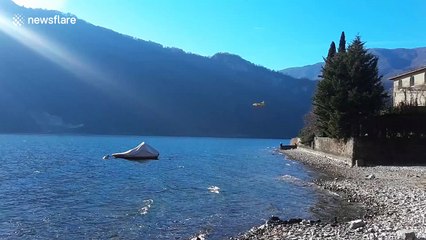 Amphibious aircraft lands on stunning lake in Italy