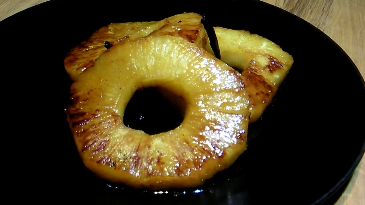 Ananas roti et flambe au rhum facile a cuisiner. - Healthy Meal Recette