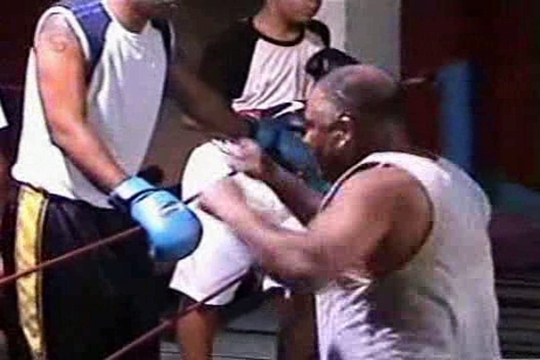 Philippe COUSIN champion de boxe 2006, boxeur association portoise gymnase Olivier Manès 97420 Le Port La Réunion