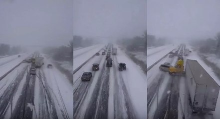 Début d'un accident de 100 véhicules sur une autoroute enneigée à newcastle