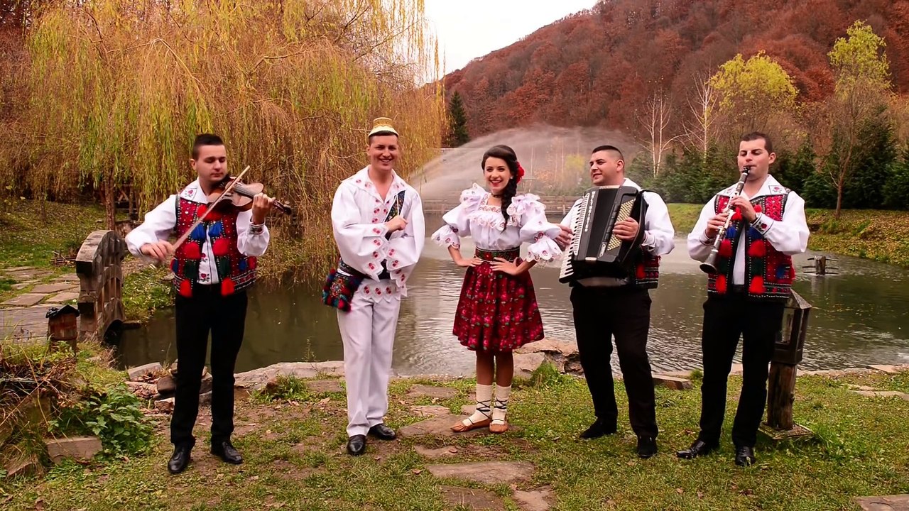 Diana Carlig si Ionut Bledea - Mandruta incinsa scurt
