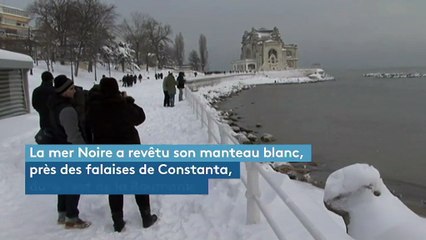 La mer Noire partiellement gelée après une vague de froid en Europe centrale