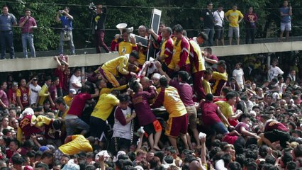 Multitud de devotos rinde culto al Nazareno Negro de Filipinas