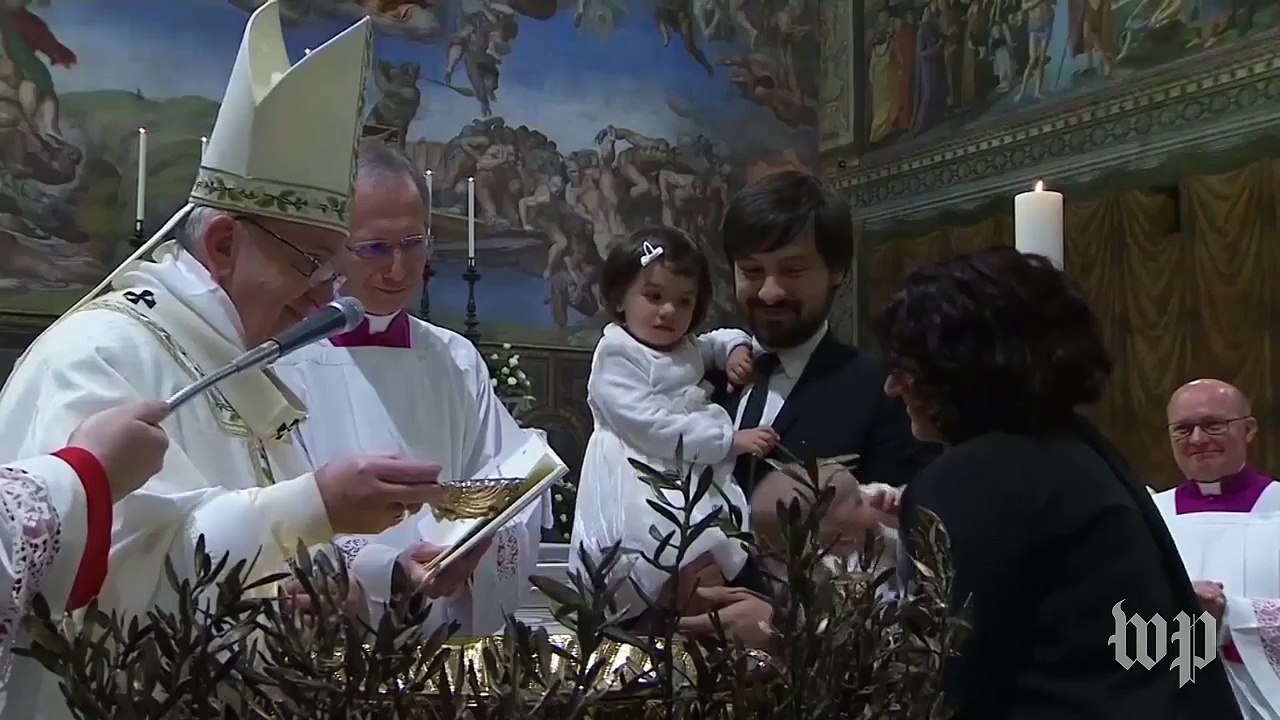 Pope Francis encourages mothers to breast feed in the Sistine Chapel