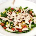 SPINACH SALAD WITH CHICKEN, AVOCADO AND GOAT CHEESE