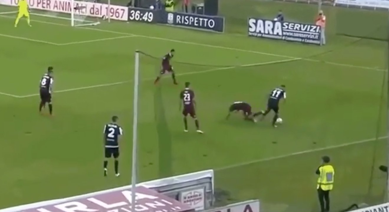 Riccardo Orsolini humilie un défenseur avec deux dribbles exceptionnels