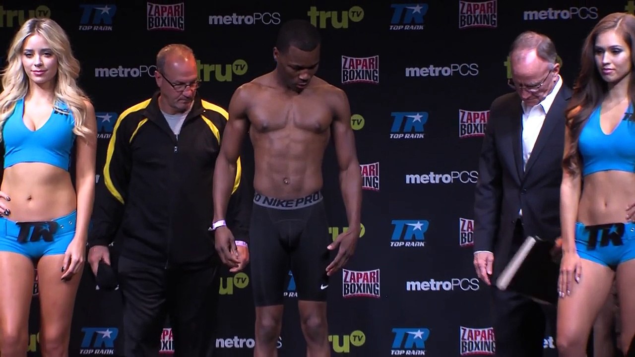 Khan Clary vs Lopez Weigh-in-epuyHSAuwts