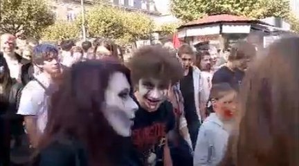 Des millies de zombies dans la...