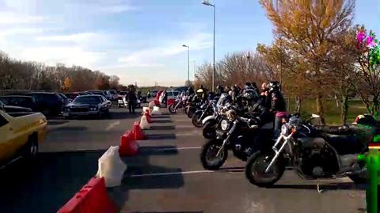 "Wind & Fire MC" : les pompiers motards offrent des cadeaux aux enfants...