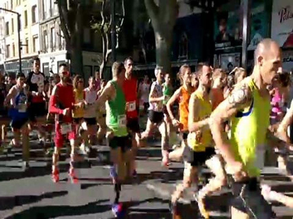 De nombreux coureurs ont pris le depart des 10...