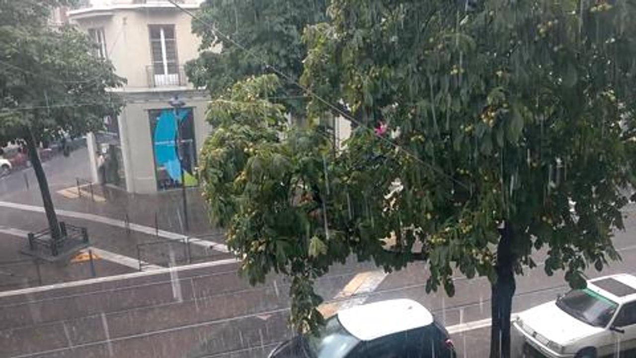 Violent orage de grele a...