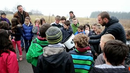 Des ecoliers sur la ' Planete Mars ' pour voir...