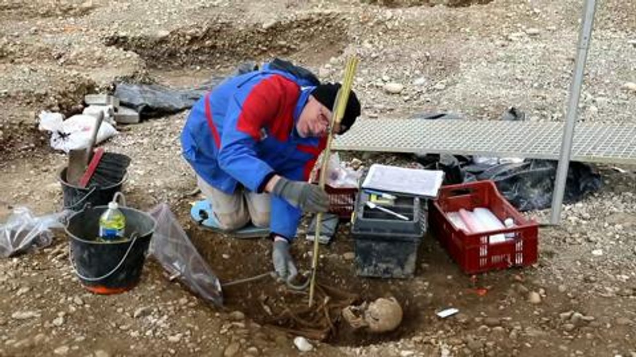 Des sepultures medievales decouvertes sur les...