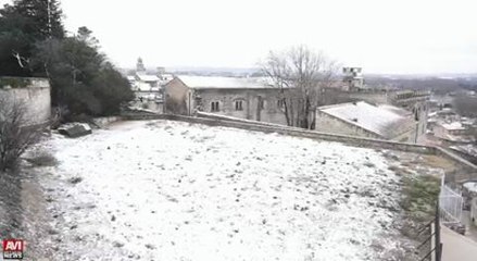 Avignon / Balade enneigee sur la cite des...