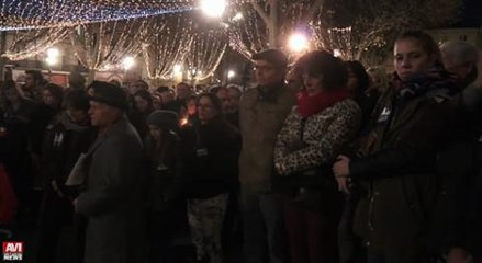 Avignon / 2 000 personnes rendent hommage a Charlie...