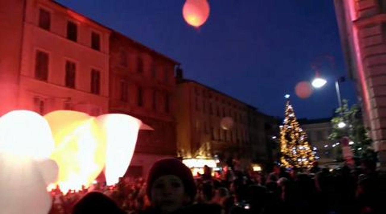 Noels Insolites : une cloture de toute...