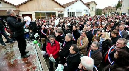 Roybon : 2000 manifestants pour defendre le Center...