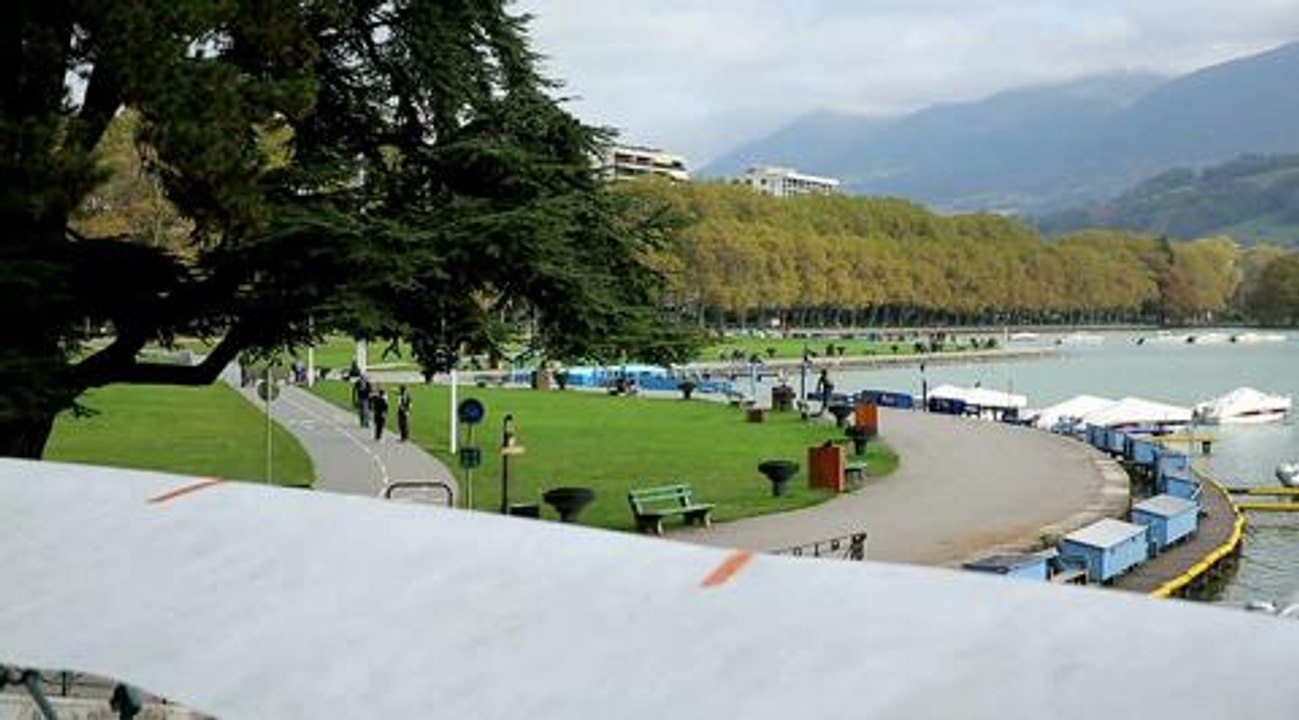 Le pont des amours fait peau...