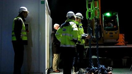 Revivez la pose du nouveau pont de la...