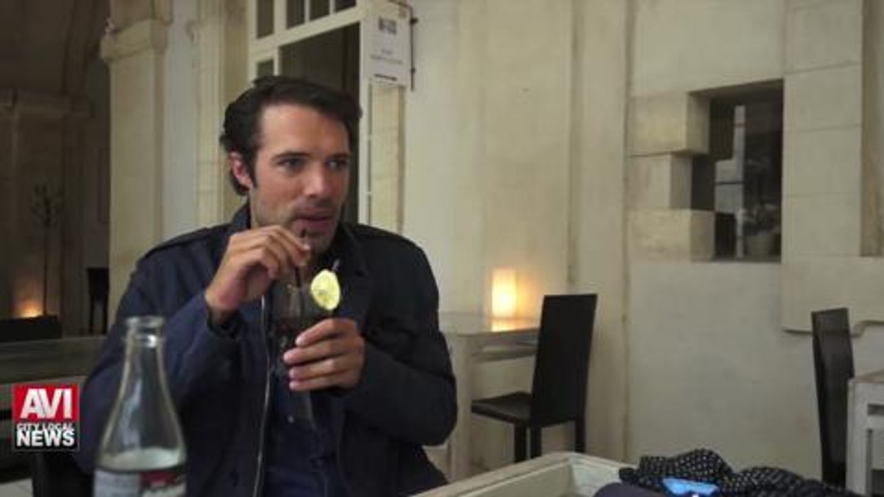 Avignon / Nicolas Bedos : "J'aime le theatre qui ne se la pete...