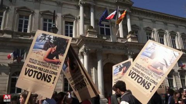Olivier Py aux jeunes manifestants: Vous etes l'Avignon que j'aime...