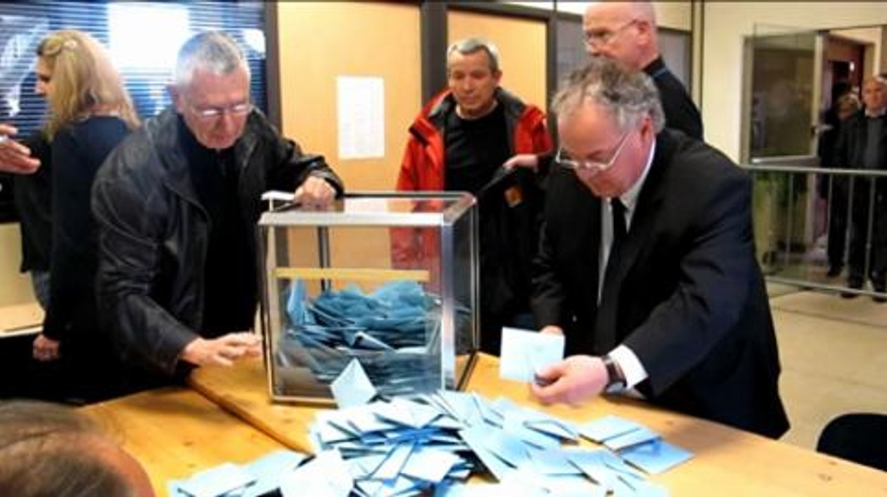 A Aubenas, Jean-Pierre Constant annonce sa réélection.avi