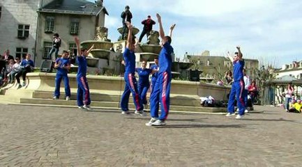 Un flash mob de 600 eleves pour l'ouverture de l'Aquae World...