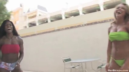 Fit-Girls-Arm-Wrestling-Kisha-Wilson-vs-Carrie-Simmons -