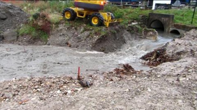 Aix-les-Bains : la riviere Tillet coule dans son nouveau lit au Petit...