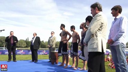 Avignon / Une centaine d'enfants font un haka devant le pont...
