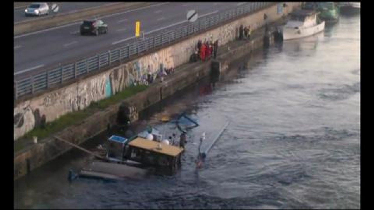 Valence : une peniche remplie de charbon coule dans le...