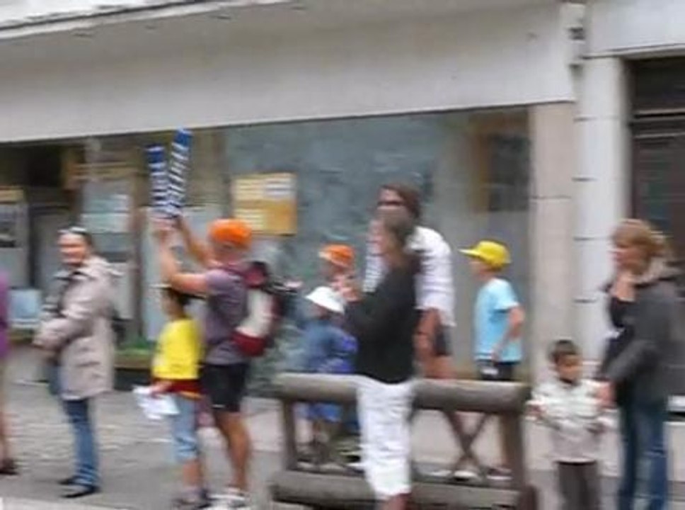 deuxieme passage de la caravane du tour dans briancon