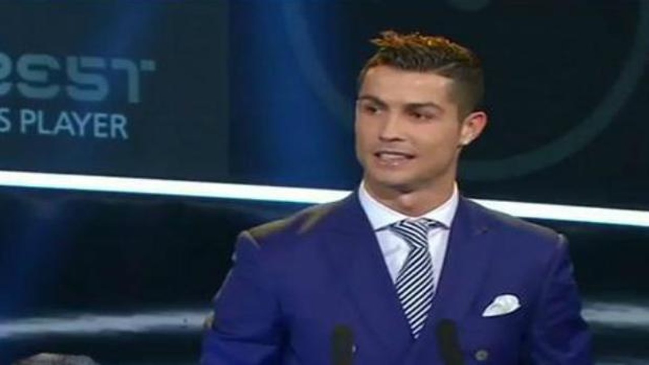 Cristiano Ronaldo vence o prêmio de melhor joga...