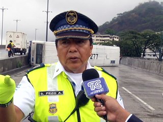 El conductor de un bus, casi provoca una tragedia en Guayaquil