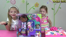 Doc McStuffins Pet Vet Magic Talking Doc and Clinic - Disney Junior