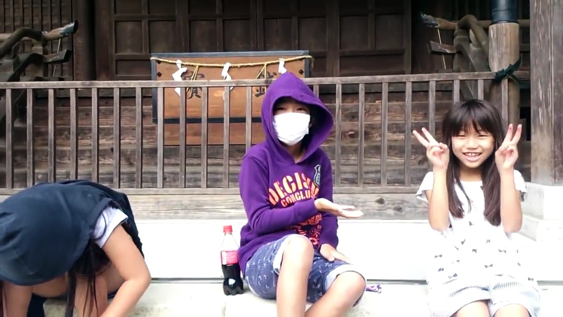 メントスコーラ パンチラ 小学生3人で口の中でメントスコーラに挑戦！-EjB8uap2sZA - video Dailymotion