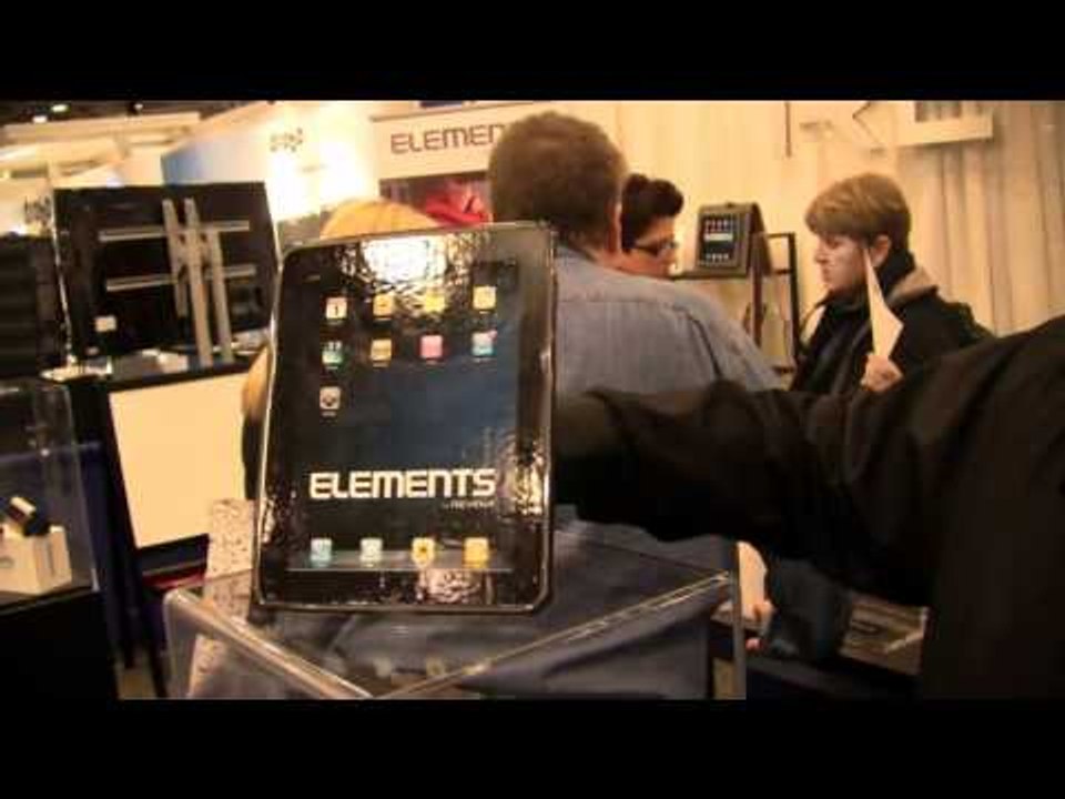 MacWorld MegaMix 2011: iPad Shirt, iPad Joystick, AirPrint, Fake Lady Gaga & More