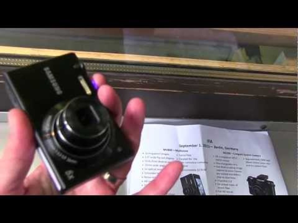 Samsung MV800 Flip Out Camera: Hands On