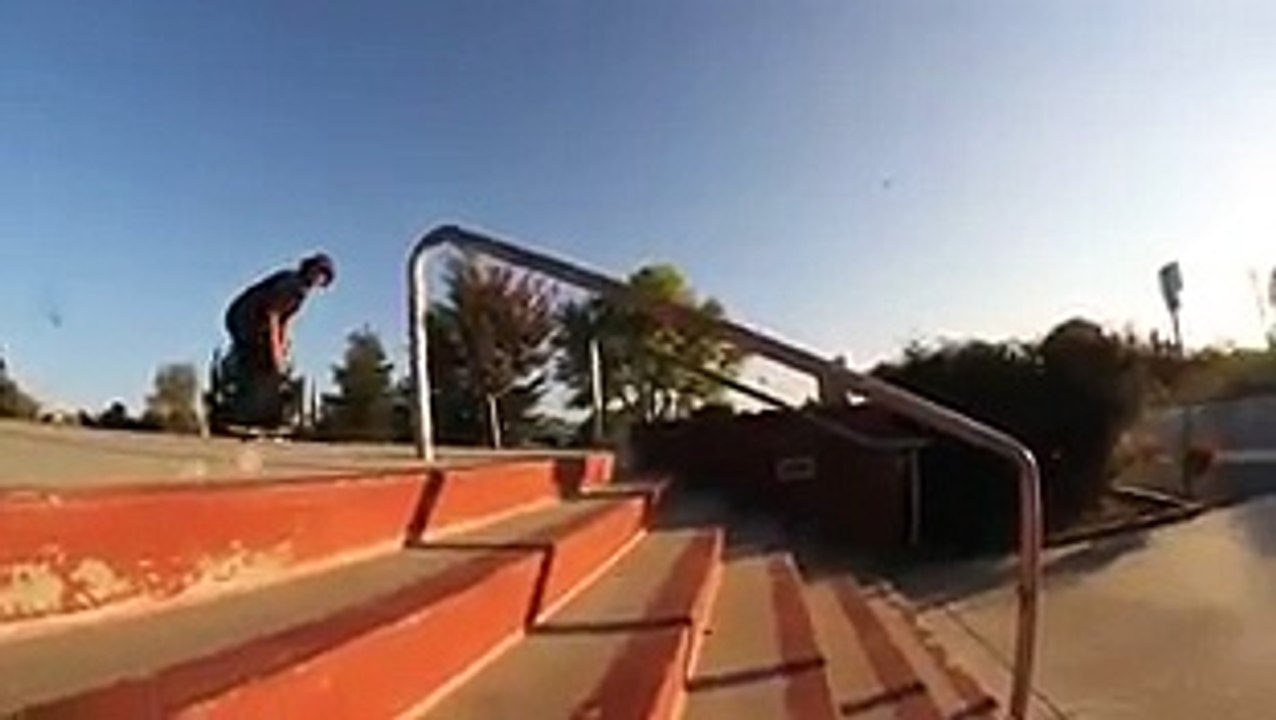 this-is-why-they-sell-helmets-for-skateboarders