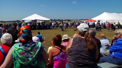 Aeroshell Aerobatic Team & Honda Generators-ilvP3c62T2M