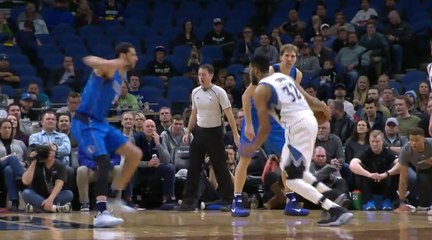 Karl-Anthony Towns fait danser Salah Mejri