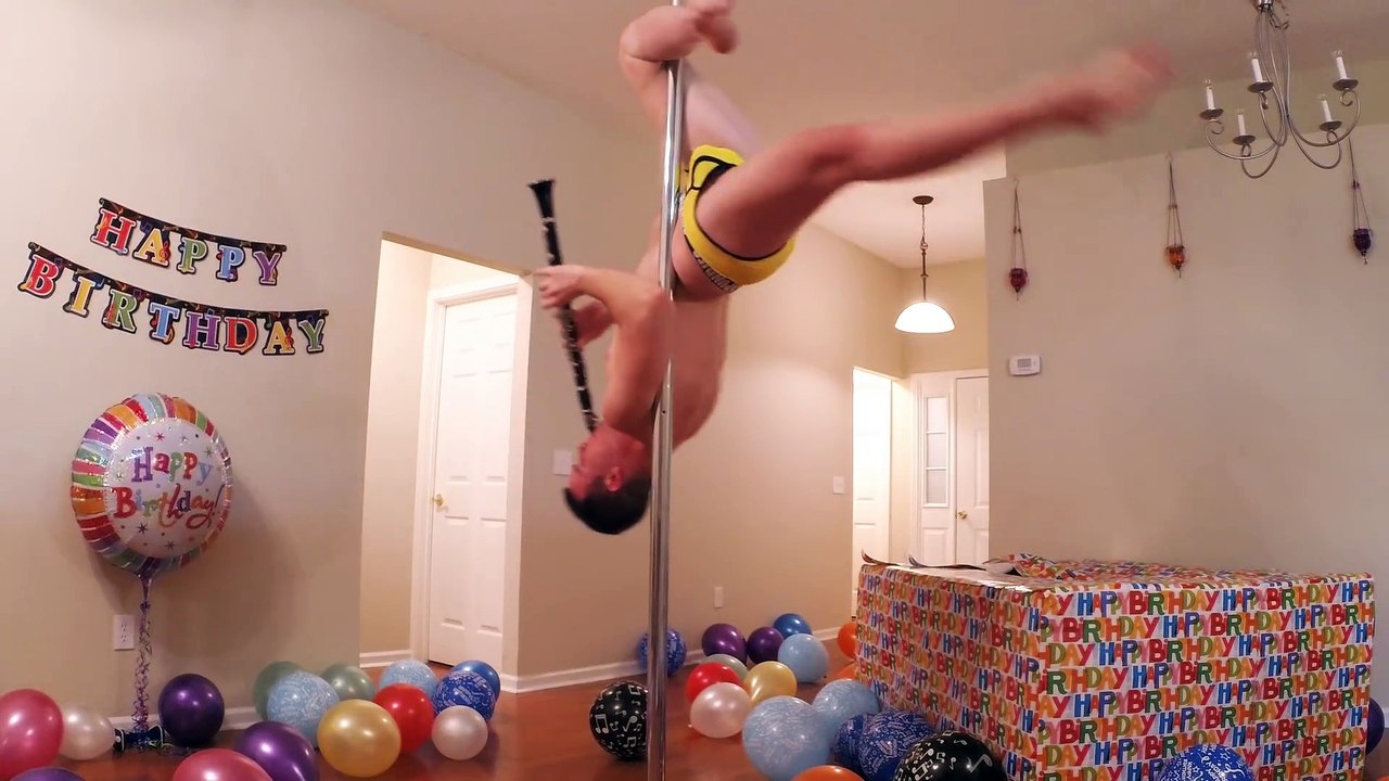 La meilleur façon de souhaiter un anniversaire... Ahaha